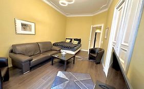 Schoenes Grosses Apartment Im Zentrum Berlins